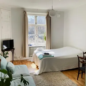 bright-studio-in-the-heart-of-kallio.tophotelshelsinki.com/